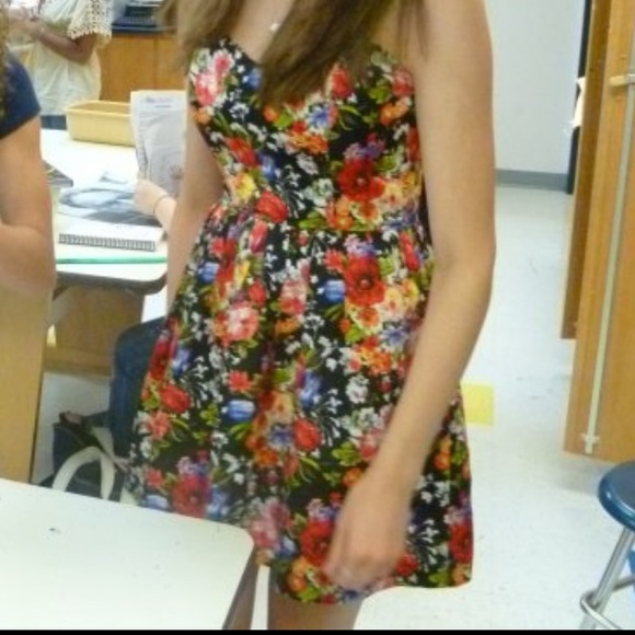 Dress - Picture 2 of 2